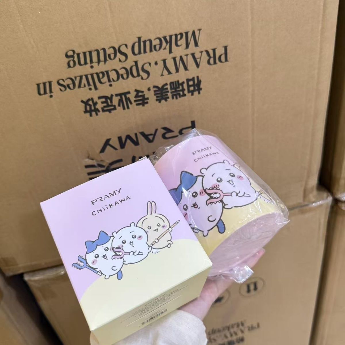 Chiikawa Co Branded Makeup Bru - Stationery Office recension och pris